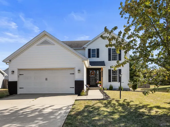 2005 Applewood Dr, Monticello, IL 61856