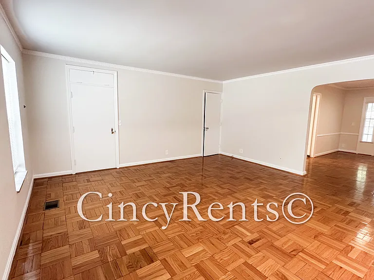 1118 Delta Ave #2 — Photo 4
