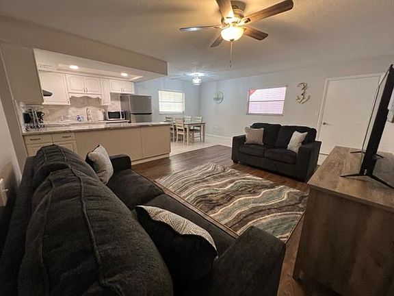 4th image of 220 Park Blvd N APT 103