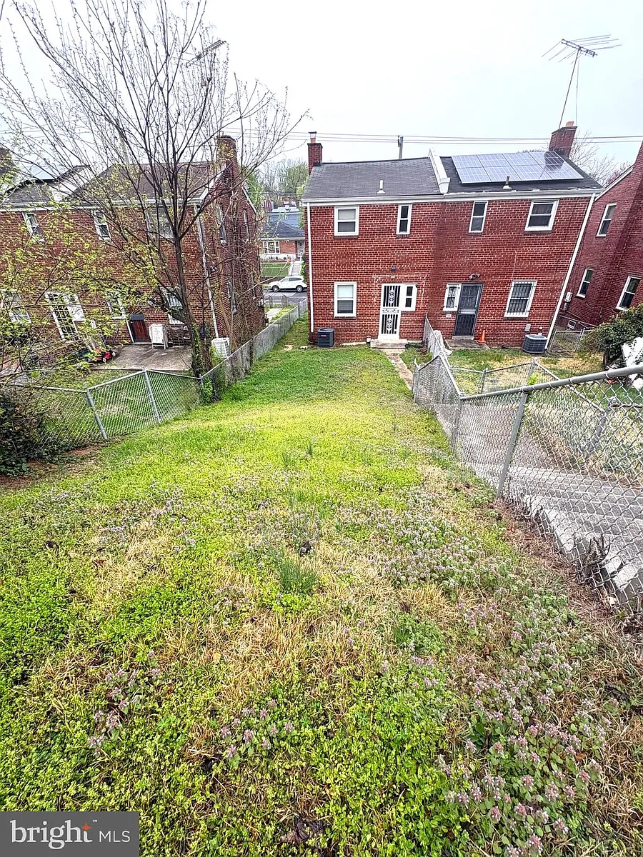 Building Photo - 644 Burns St SE