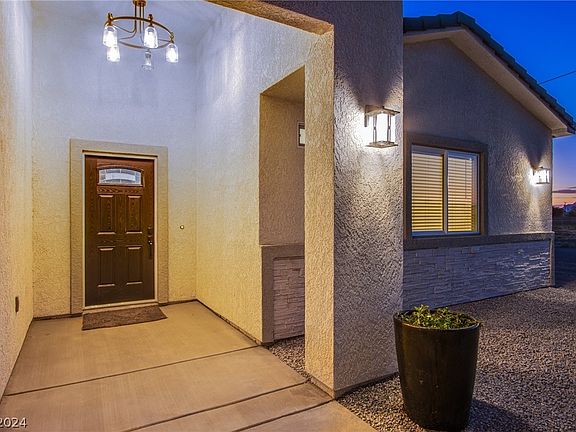 3rd image of 801 Laguna St