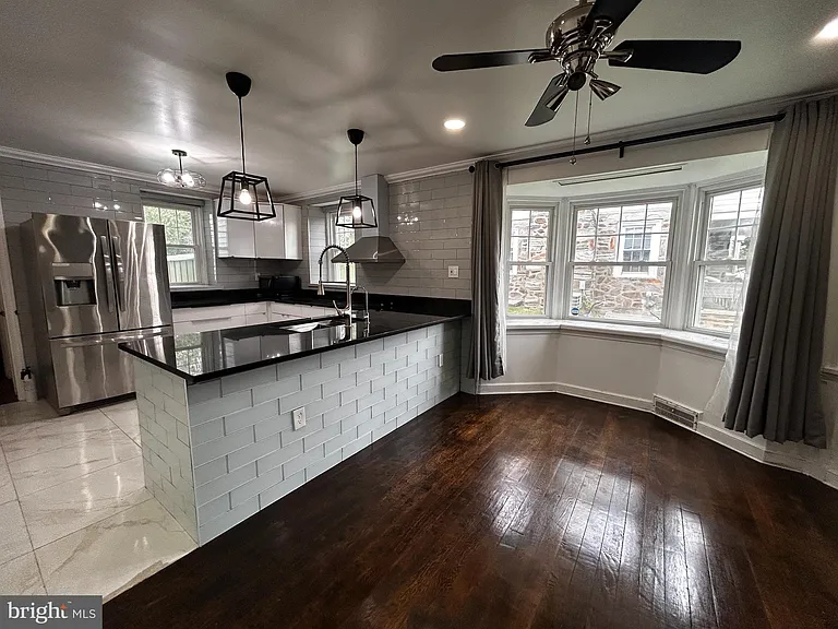 56 N New Ardmore Ave — Photo 6