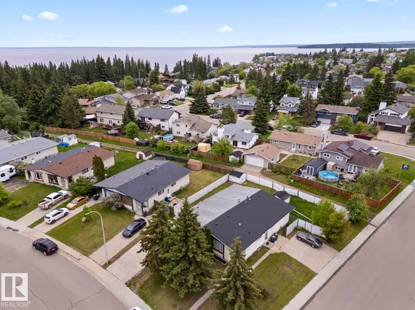 210 22nd St, Cold Lake, AB T9M 1E8