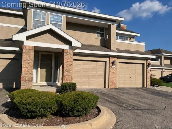 6621 Bellows Ct, West Bloomfield, MI 48322