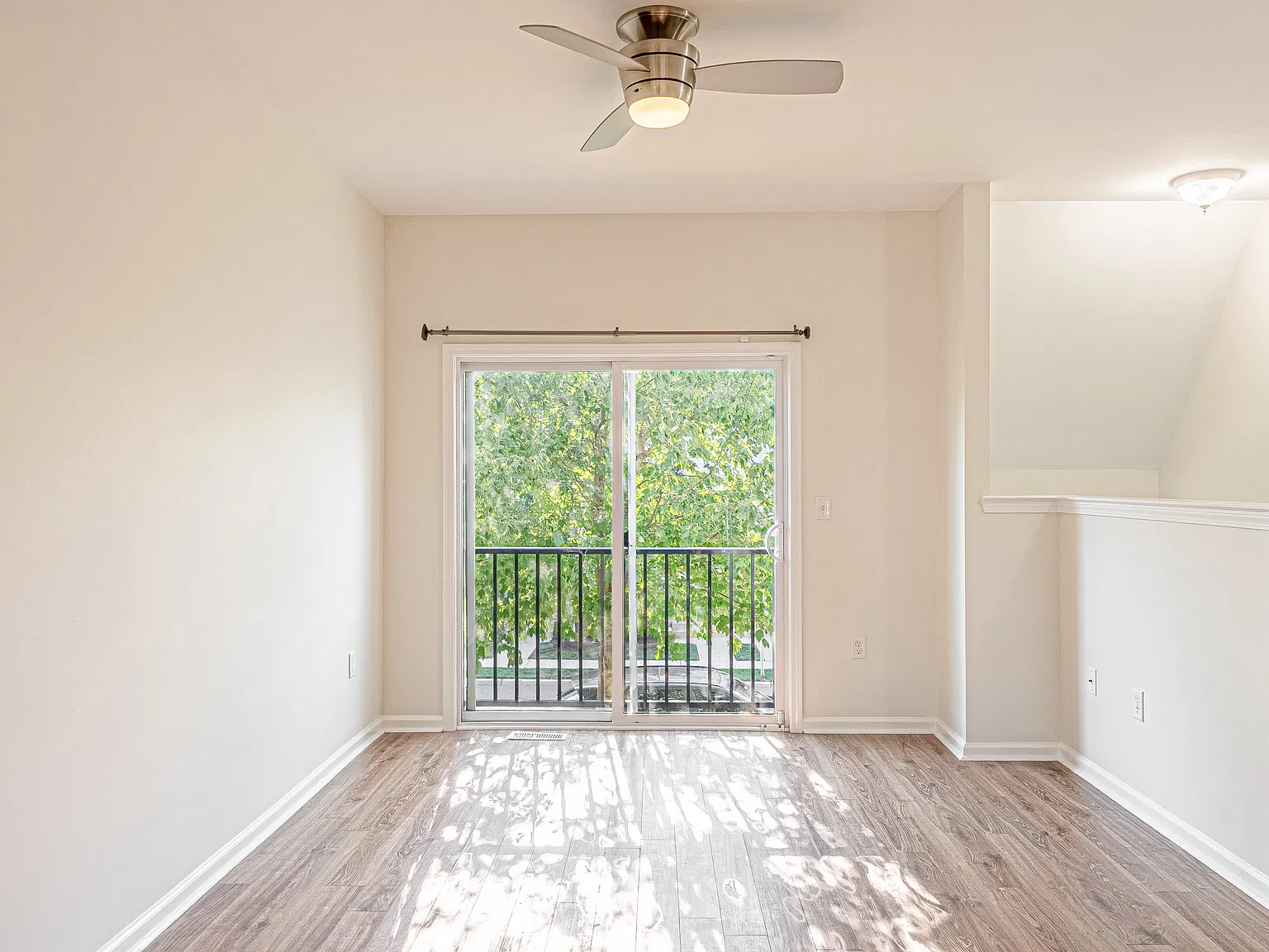 3 bed, 1256 sqft, $3,000 — Photo 2