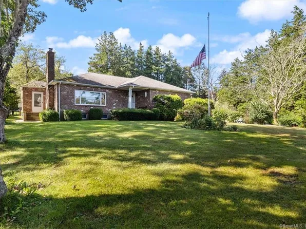 99 Great Neck Road, Waterford, CT 06385