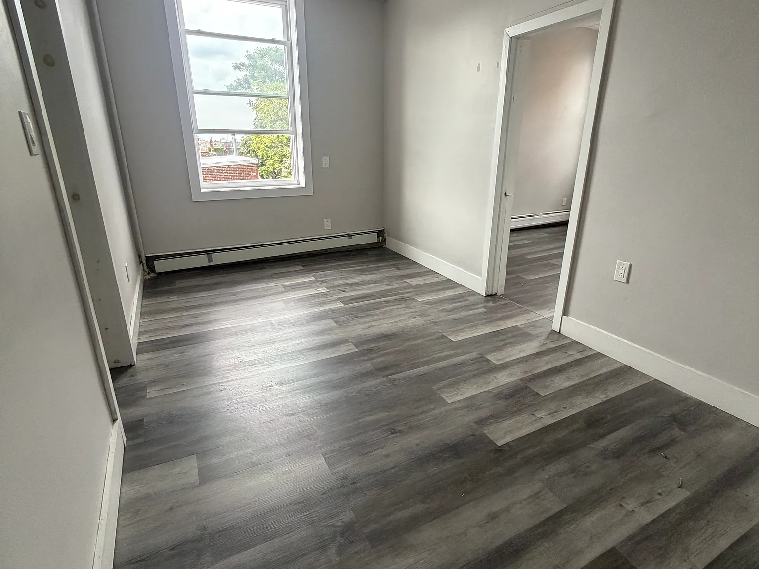 580 59th St — Photo 3