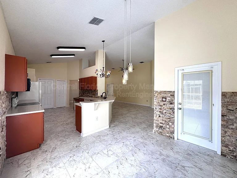 140 Moss Ln — Photo 8