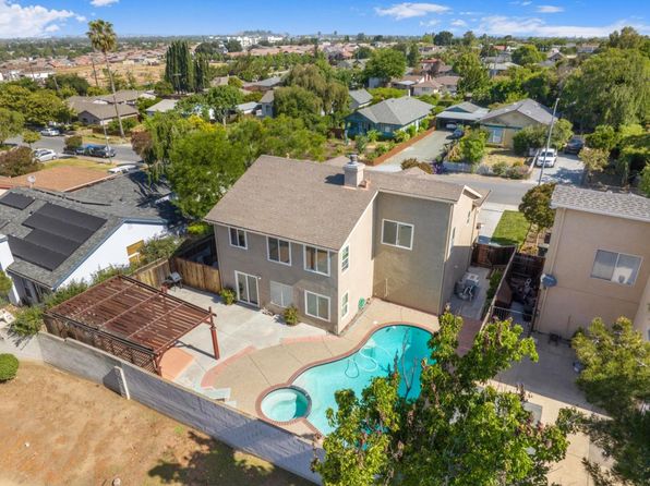1261 Crestview Dr, Hollister, CA 95023