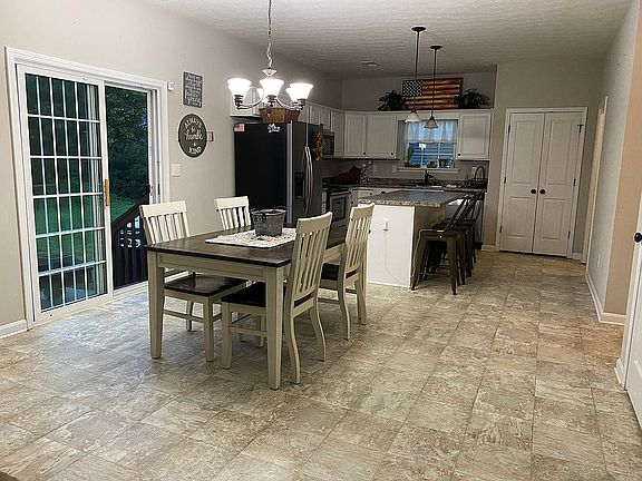 4th image of 593 Birchwood Cir
