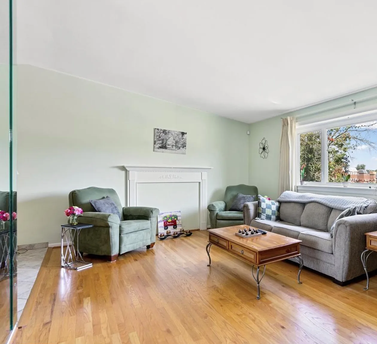 402 Regina St — Photo 1
