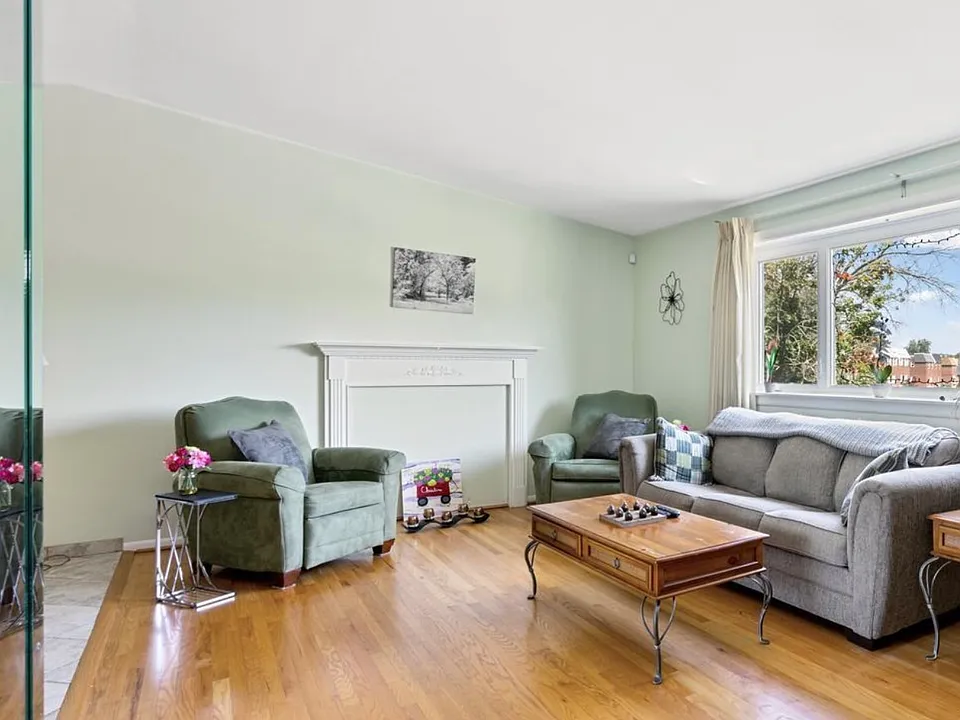 402 Regina St #1