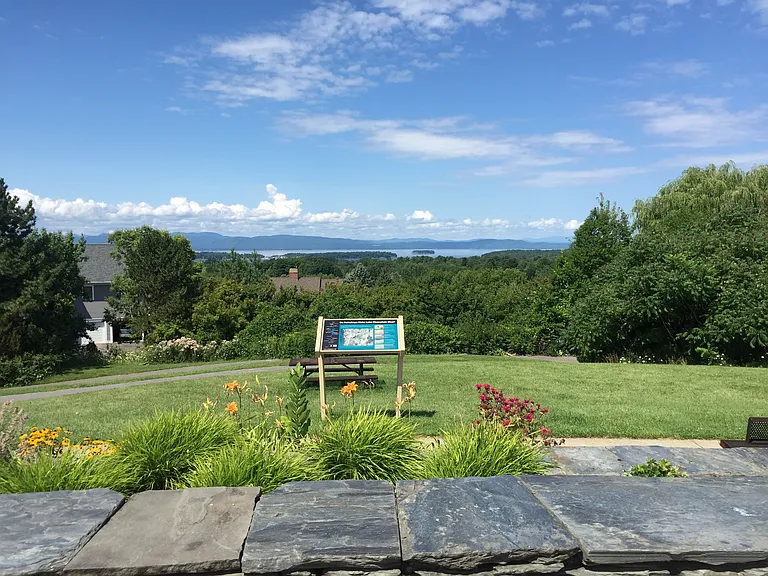 9 Overlook Dr — Photo 3