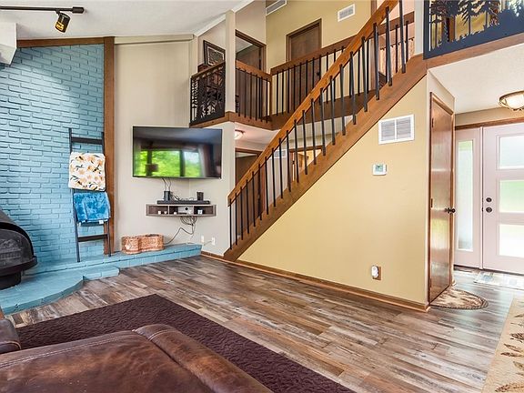 3rd image of 10383 Twin Oaks Dr