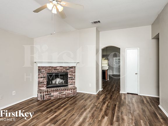 4th image of 1409 Marena Moore Ct