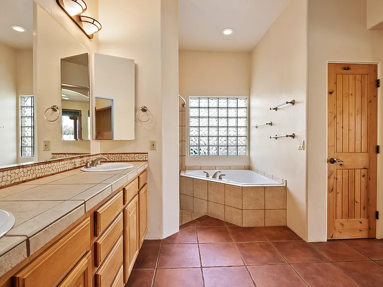 10450 E Placita Guanajuato — Photo 26