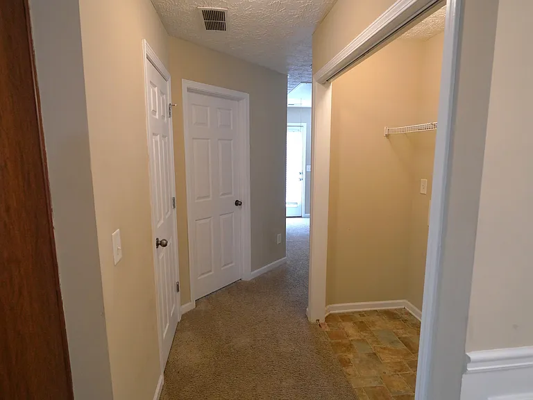 221 Alton Cir — Photo 6