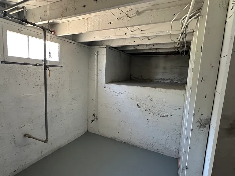 721 Main St — Photo 17