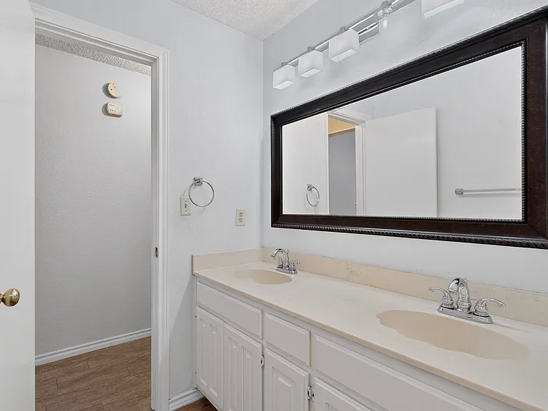 1207 Mistywood Ln — Photo 15