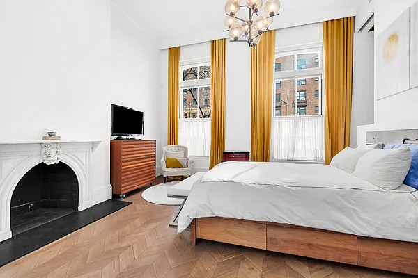 Sold by Douglas Elliman | media 27