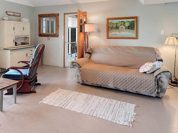 4th image of 1098 Creswell Ln