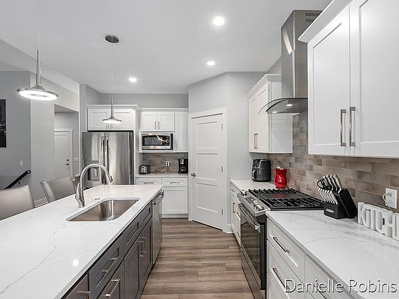 5th image of 2660 Meadow Woods Dr #6