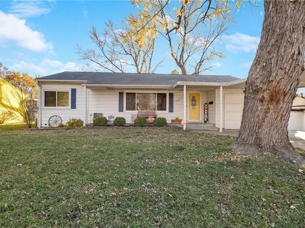 9805 E 29th St, Independence, MO 64052