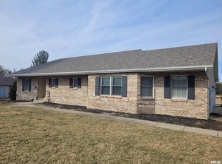 34 Country Club Rd, Mount Vernon, IL 62864