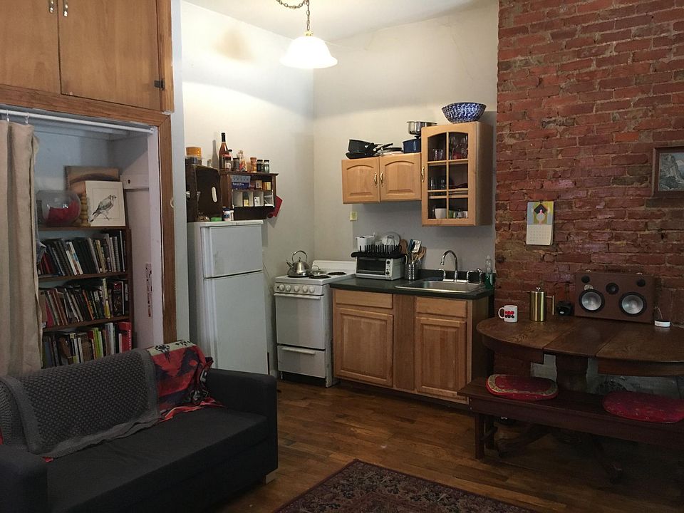 2nd image of 4924 Cedar Ave