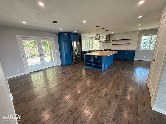 2nd image of 200 Orchard Dr