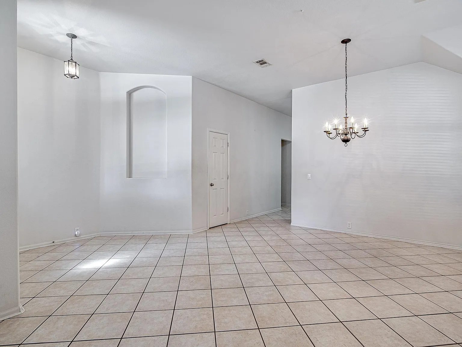 3 bed, 2002 sqft, $2,450 — Photo 2