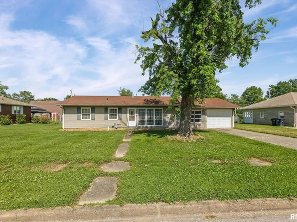 326 N Indiana Ave, Salem, IL 62881