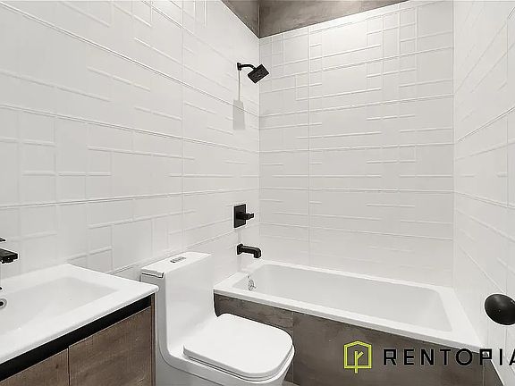 5th image of 725 Metropolitan Ave APT 3F
