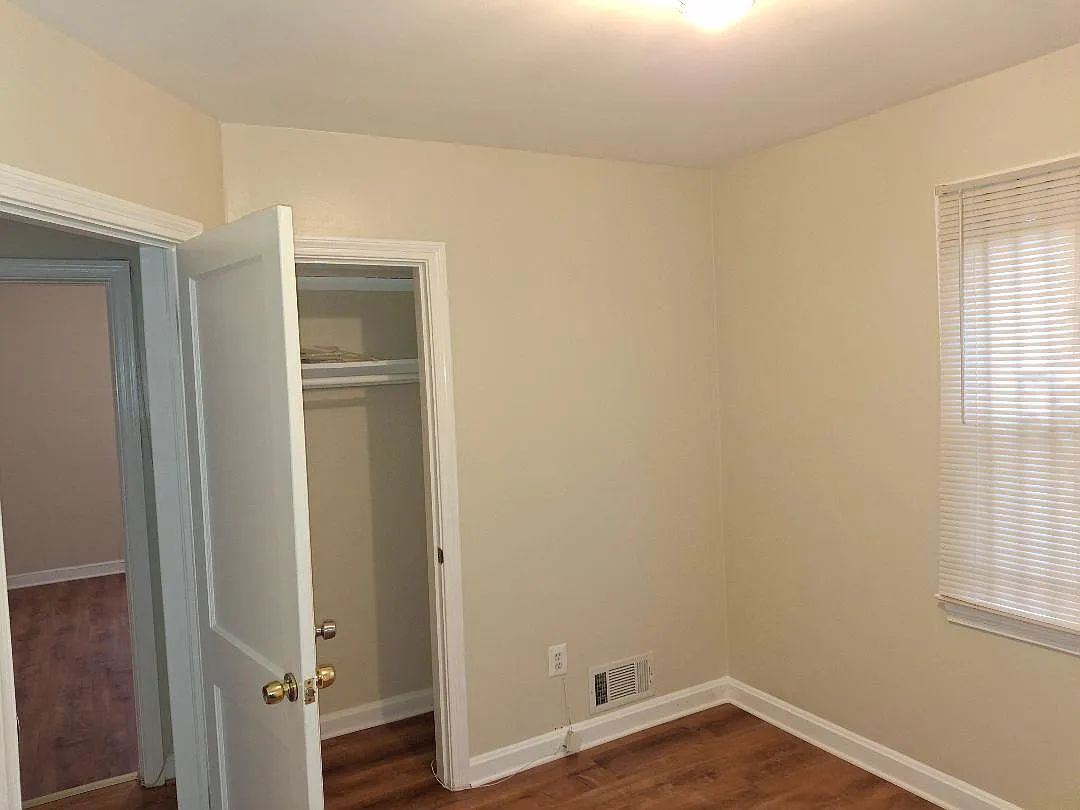3 bed, 1000 sqft, $2,100 — Photo 2