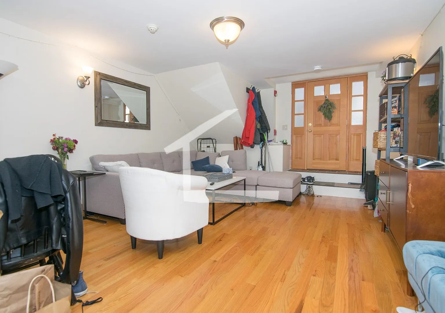 Nicely renovated, pet friendly 1 bedroom unit in the heart of Beacon Hill! — Photo 4