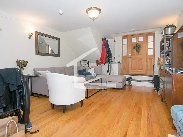 16 S Russell St #2D — Photo 4
