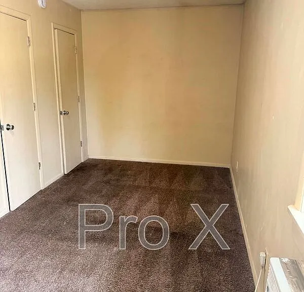 928 N Goetz Blvd #9 — Photo 8