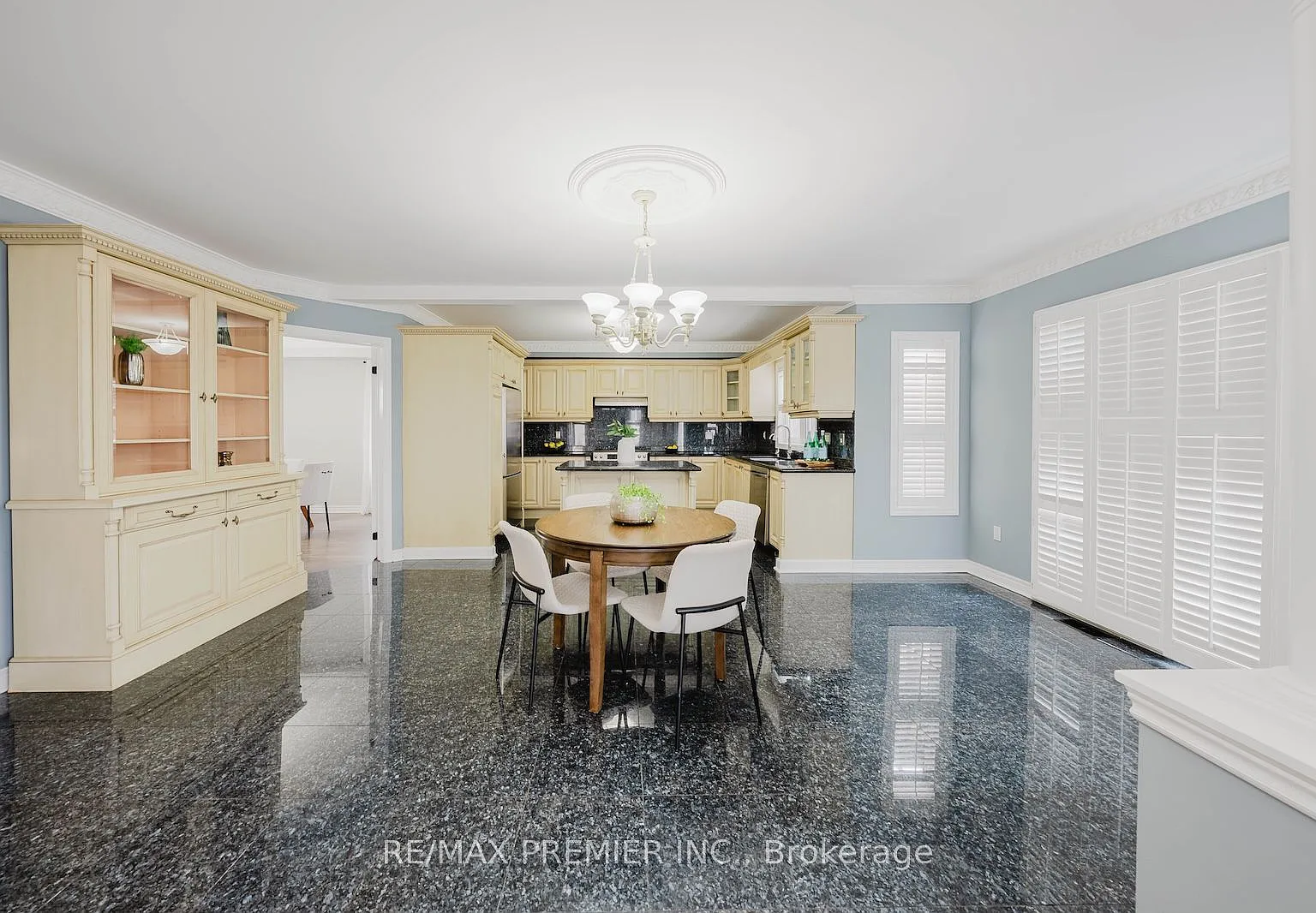 4 bed, $4,975 — Photo 4