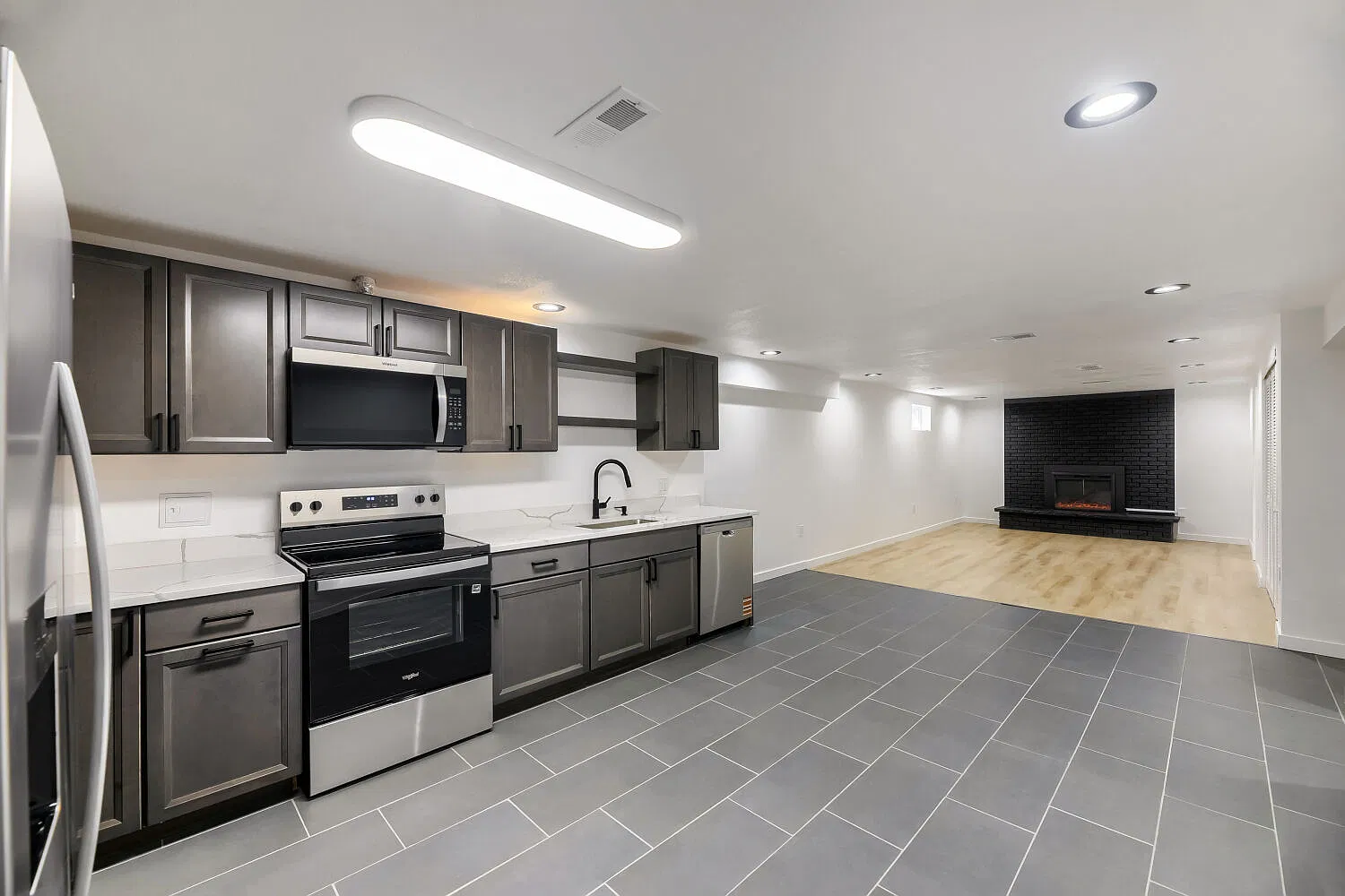 2 bed, 997 sqft, $1,895 — Photo 1