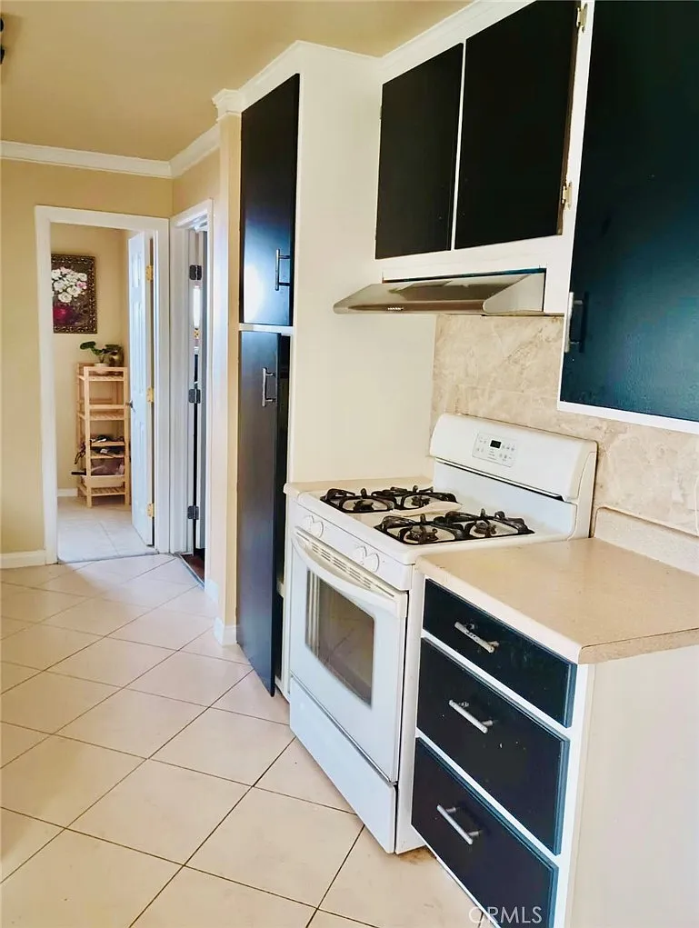 3 bed, 1.5 bath, 1024 sqft, $1,800 — Photo 3