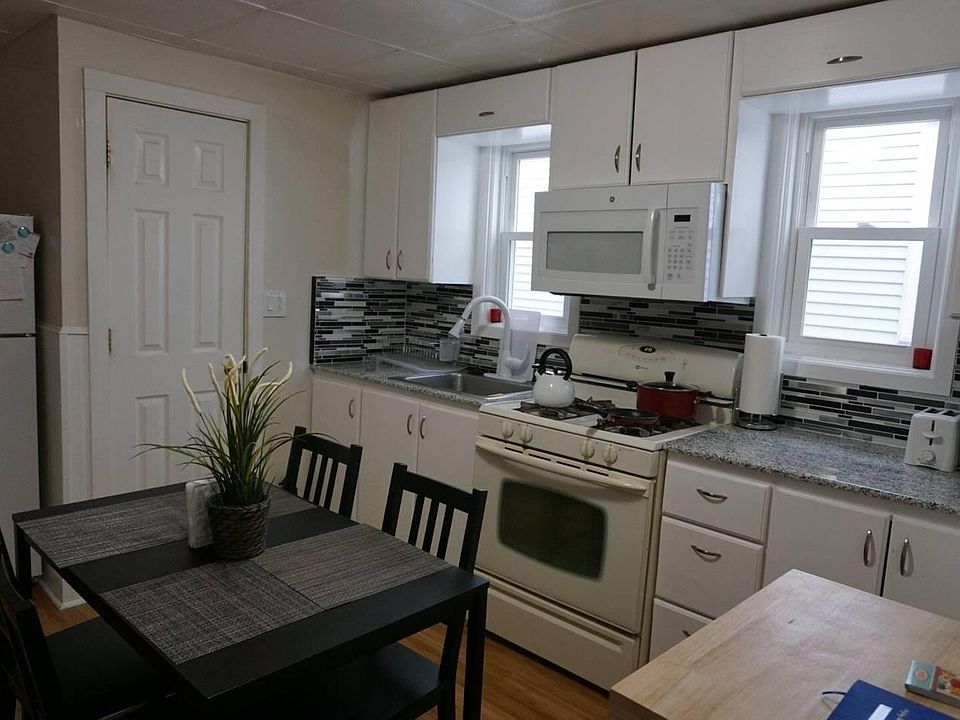 Newly Renovated kitchen. 
