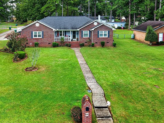 2nd image of 1810 Dorchester Dr