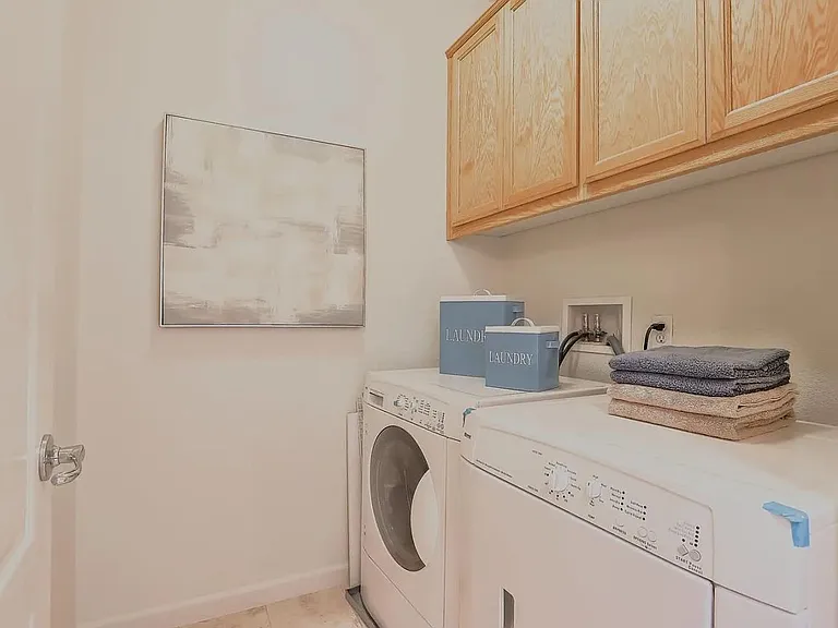 1933 Silva Pl — Photo 16