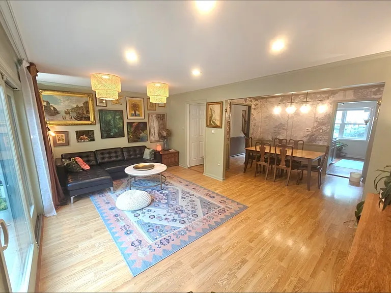 712 College Pkwy — Photo 2