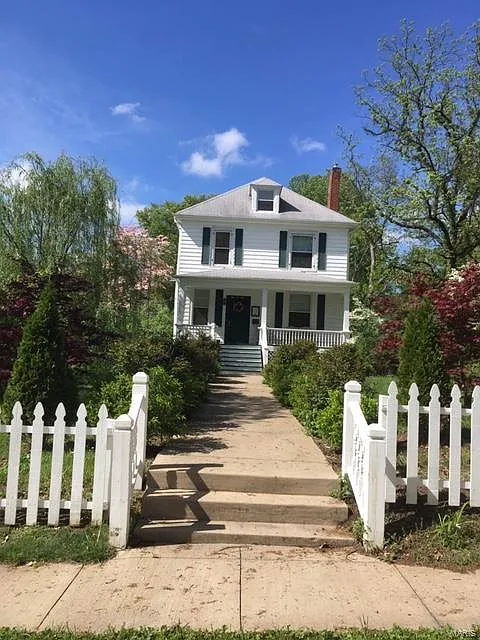 401 Adams St photo 1