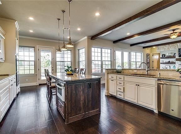 4th image of 8676 Highpoint Dr