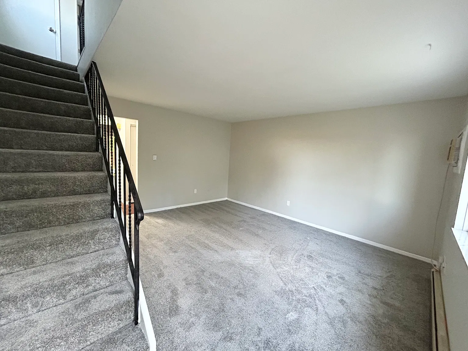 2 bed, 1.5 bath, 1027 sqft, $1,100 — Photo 2