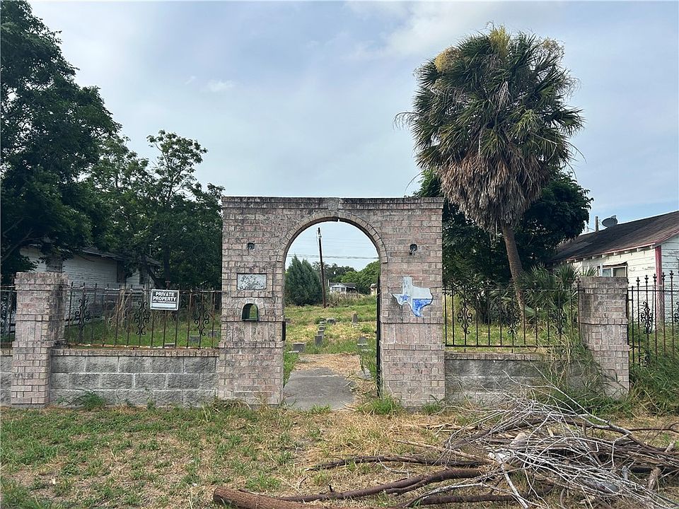 1st image of 415 W Avenue D