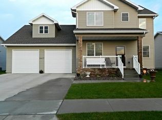 3417 8th St NE, Minot, ND 58703