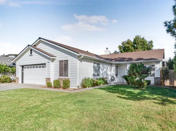 2137 Goshen Ave, Clovis, CA 93611